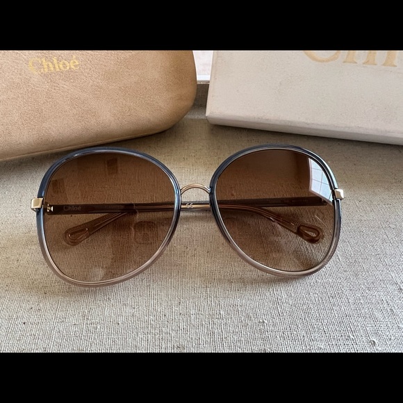 Chloe - Picture 3 of 7